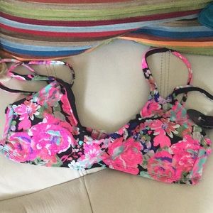 LAST CHANCE Donating 12-1 - NWT Bikini Top